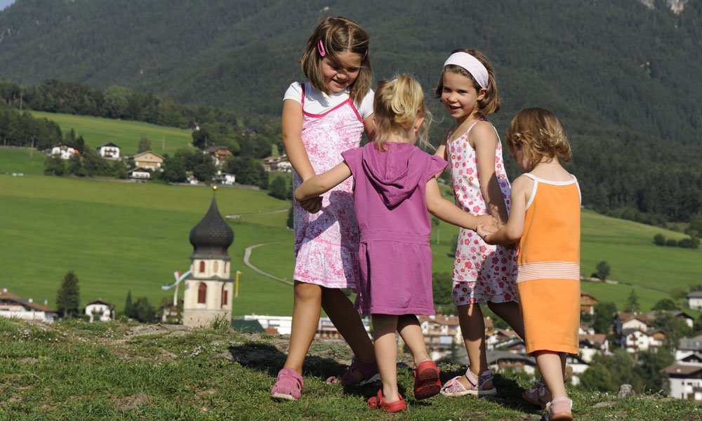 Indimenticabili vacanze con la famiglia in Alto Adige nell’agriturismo per famiglie a Castelrotto